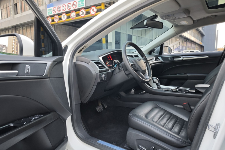 福特 蒙迪欧 2013款 1.5L GTDi180时尚型中控内饰7002