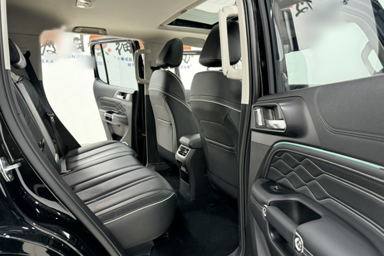 坦克300 2024款 2.0T 征服者中控内饰7002