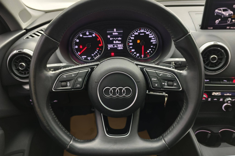 奥迪A3 2017款 Limousine 40 TFSI 运动型中控内饰7007