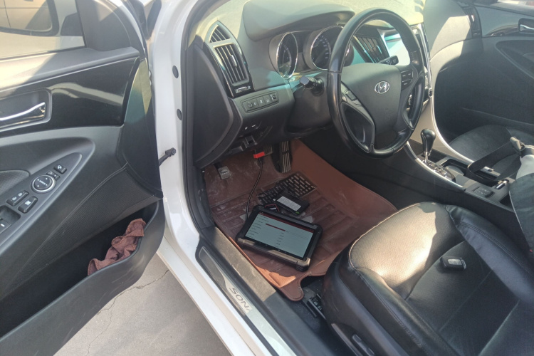 现代 索纳塔 2015款 经典 2.0L 自动豪华版中控内饰7003