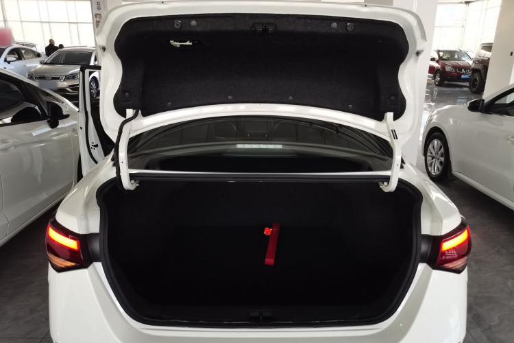 日产 轩逸 2021款 1.6L XL CVT悦享版机舱底盘23