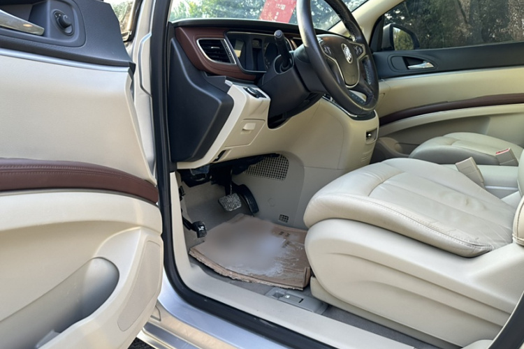 别克GL8 2018款 28T 豪华型 国VI中控内饰7009