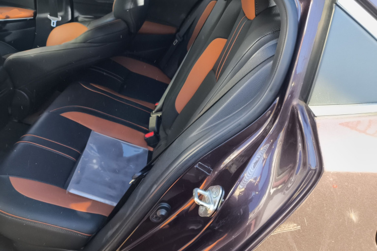 丰田 雷凌 2019款 双擎 1.8H E-CVT运动版 国VI中控内饰21