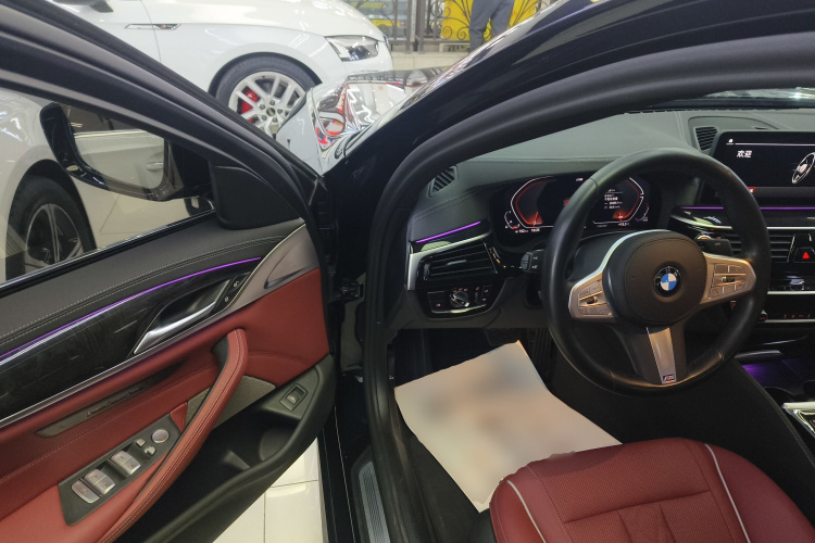 宝马5系 2022款 改款二 525Li M运动套装中控内饰7003