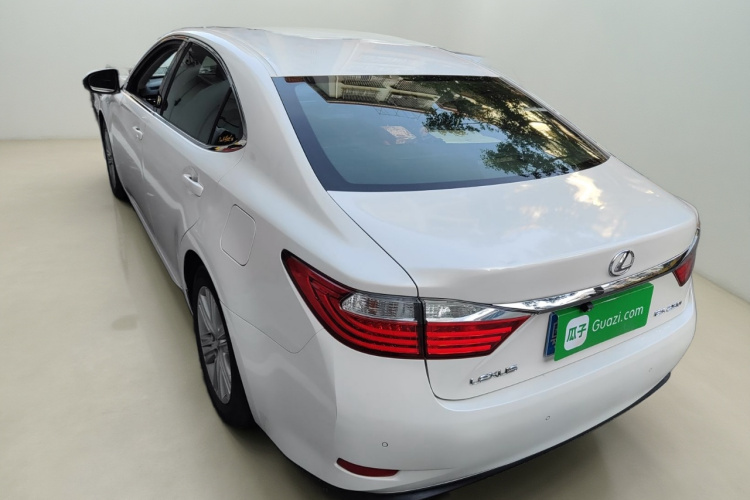 雷克萨斯ES 2013款 250 精英版车身外观5