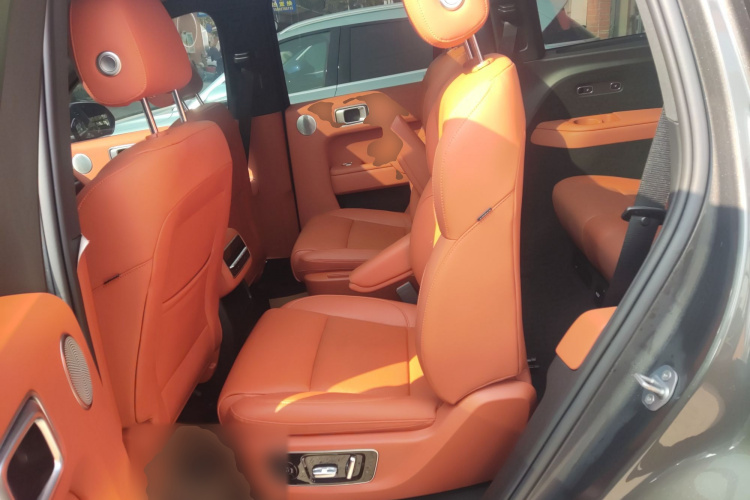 理想汽车 理想L8 2023款 Pro中控内饰7004
