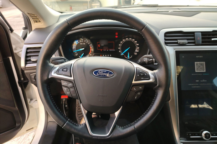 福特 蒙迪欧 2020款 EcoBoost 180 时尚型中控内饰13