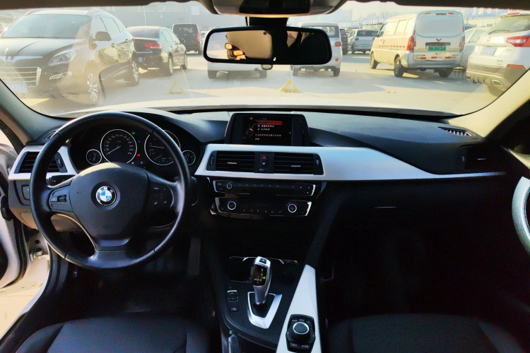 宝马3系 2016款 320Li 进取型中控内饰12