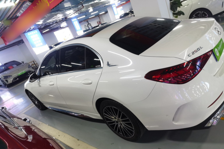 奔驰C级 2022款 C 260 L 运动版车身外观4