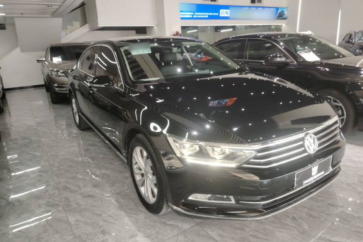 大众 迈腾 2017款 330TSI DSG 豪华型车身外观3