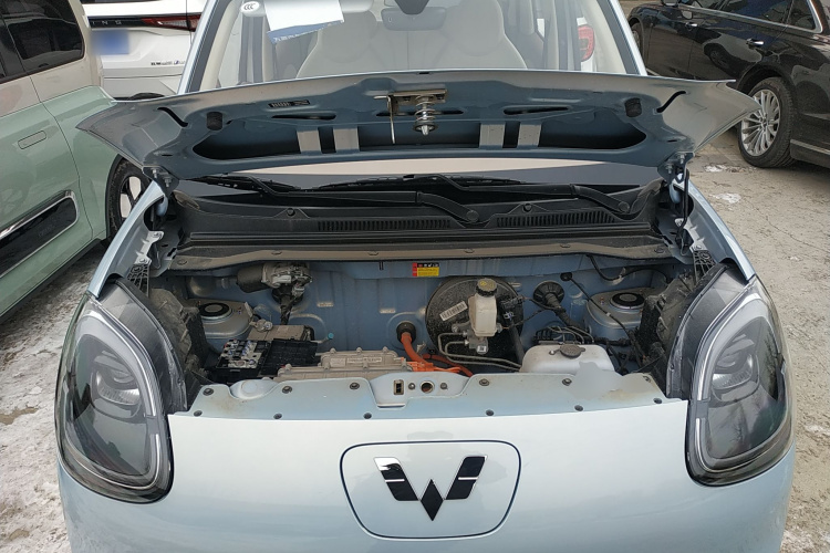 五菱汽车 宏光MINIEV 2025款 四门版 臻享+款机舱底盘24