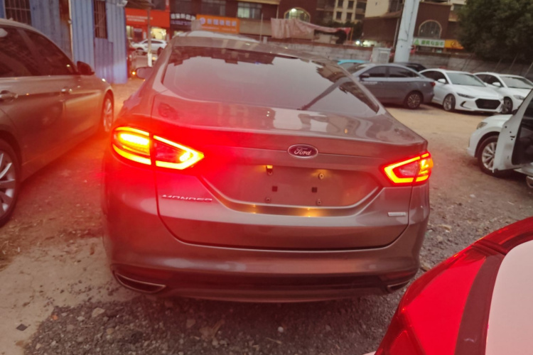 福特 蒙迪欧 2013款 2.0L GTDi200时尚型车身外观6