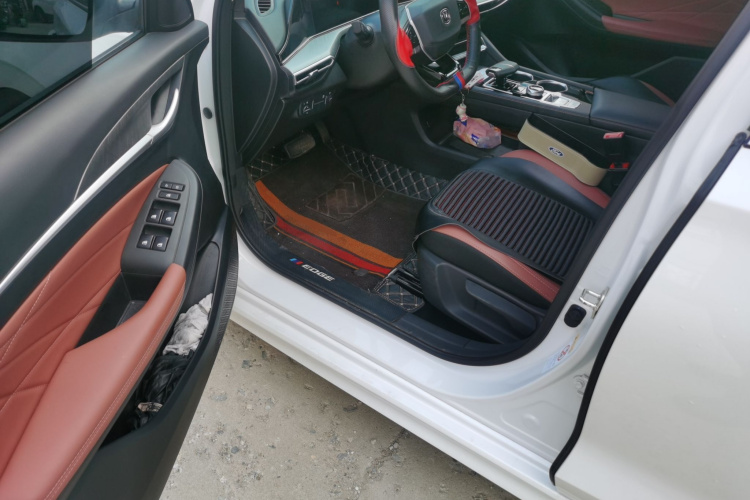 长安 逸动 2023款 畅享版 PLUS 蓝鲸NE 1.4T GDI DCT尊贵版中控内饰20