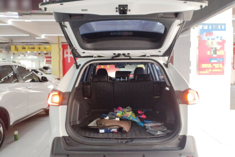 丰田 威兰达 2023款 2.0L CVT两驱领先版局部细节23