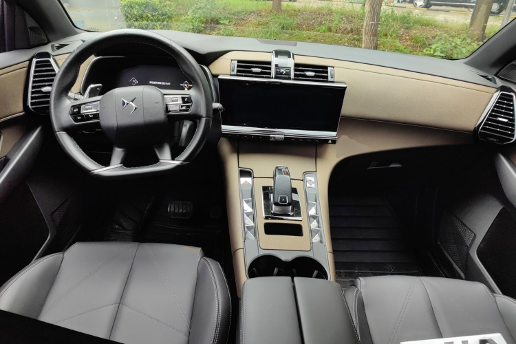 DS 7 2020款 35THP 蒙马特版中控内饰12