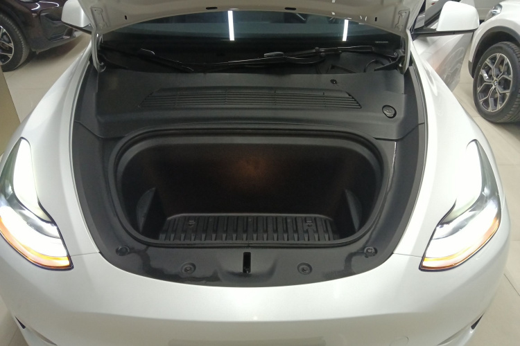 特斯拉 Model Y 2021款 标准续航后驱版机舱底盘24