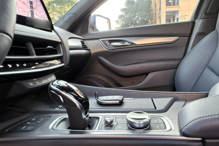 凯迪拉克CT5 2024款 28T 豪华型Pro中控内饰7005