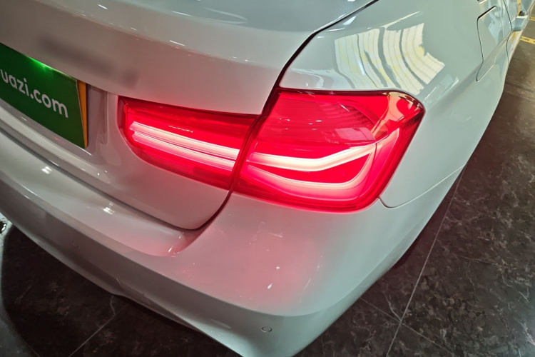 宝马3系 2017款 320Li M运动型车身外观9