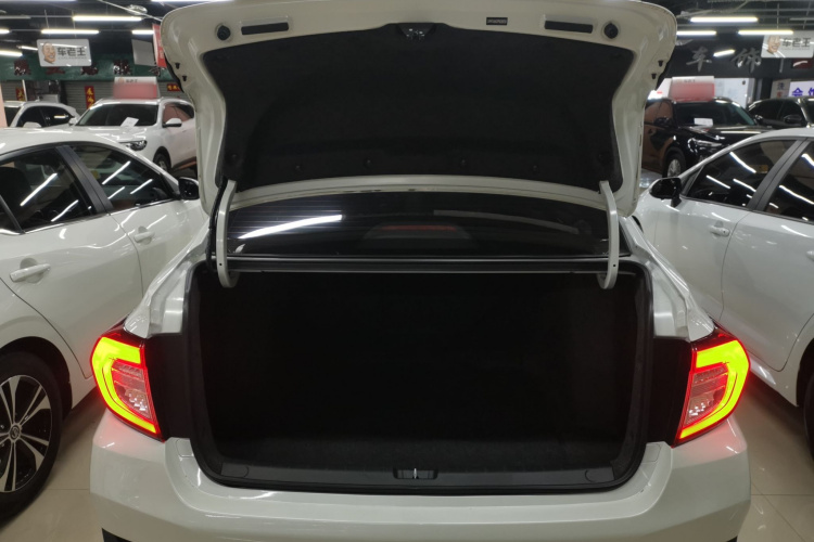 本田 享域 2022款 180TURBO CVT舒享版机舱底盘23