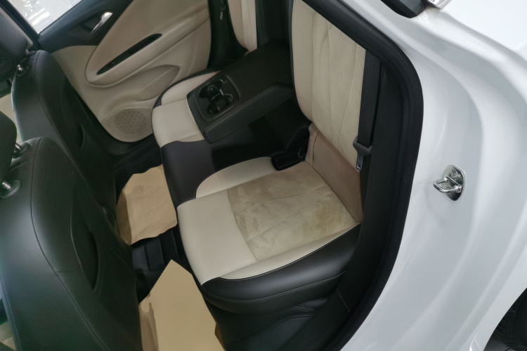 别克 威朗 2019款 三厢 15S 自动领先型中控内饰21