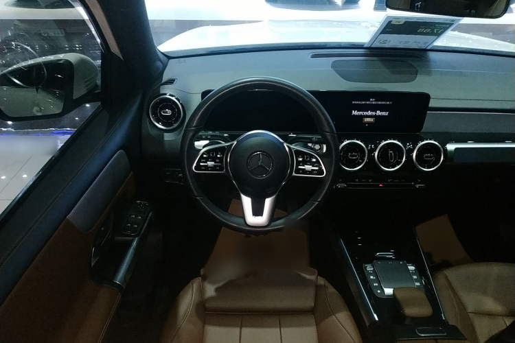 奔驰GLB 2022款 改款二 GLB 200 时尚型局部细节13