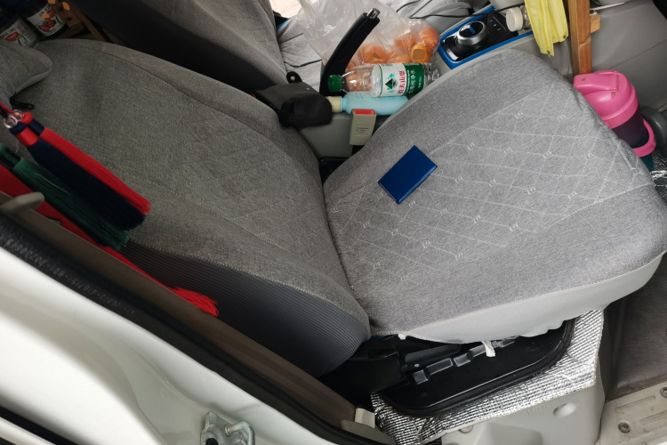 SRM鑫源 好运 2023款 标准型客车 6座中控内饰21