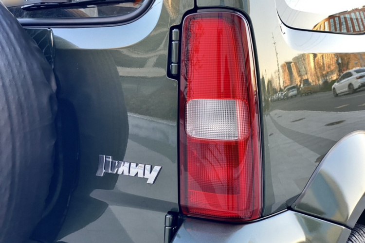 铃木 吉姆尼 2015款 1.3 AT JLX车身外观6005