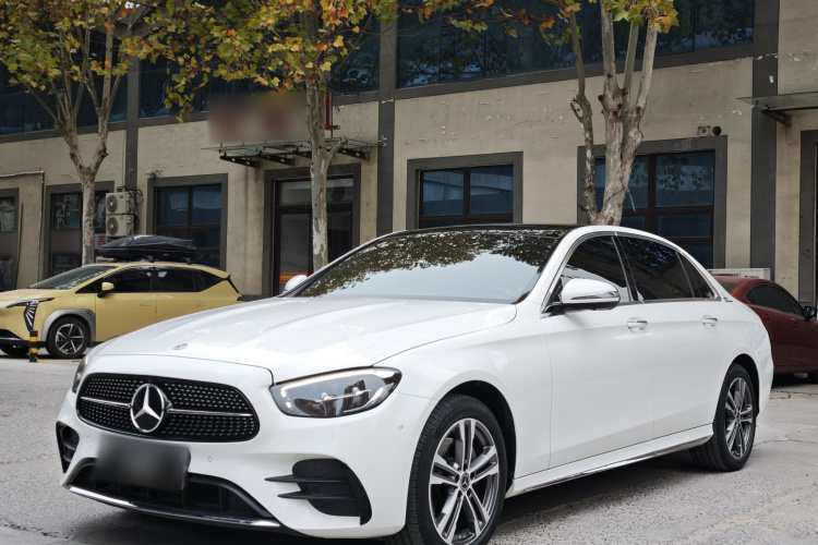奔驰E级 2023款 改款 E 260 L 运动型车身外观1