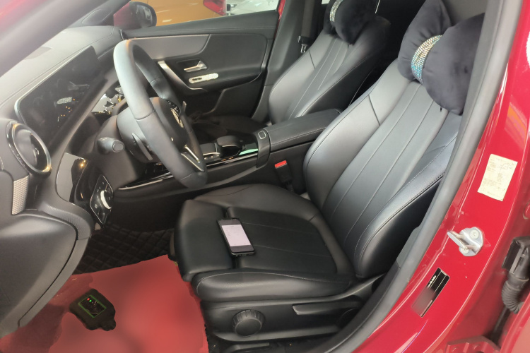 奔驰A级 2020款 改款二 A 180 L 运动轿车中控内饰19