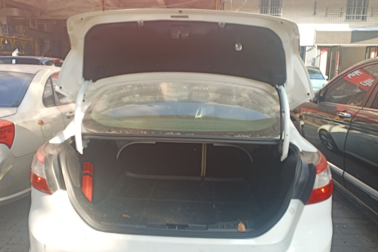 福特 福克斯 2012款 三厢 1.6L 自动风尚型机舱底盘23