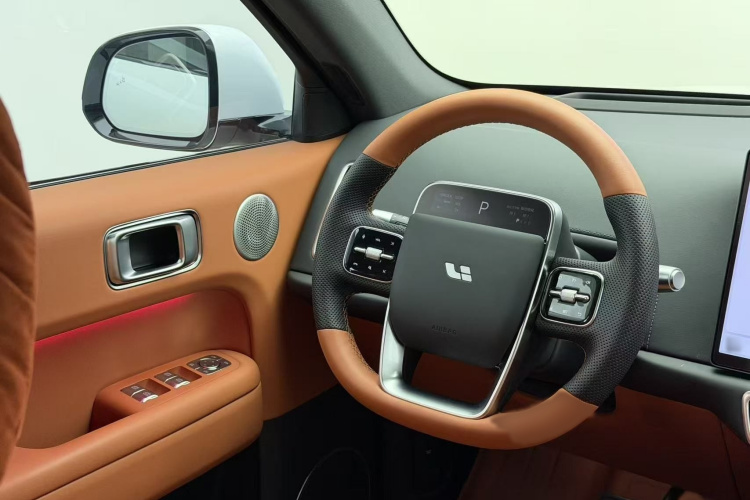 理想汽车 理想L6 2025款 Pro 智能焕新版中控内饰7001