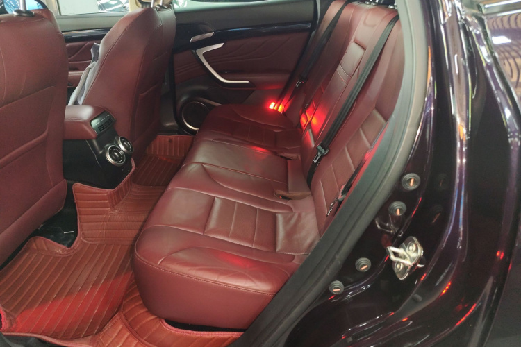 魏牌 VV7 2017款 2.0T 旗舰型中控内饰21