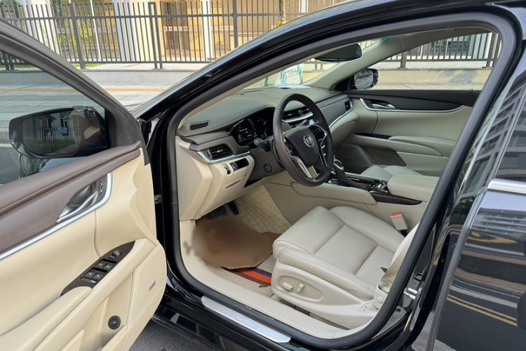 凯迪拉克XTS 2015款 28T 舒适型中控内饰7001