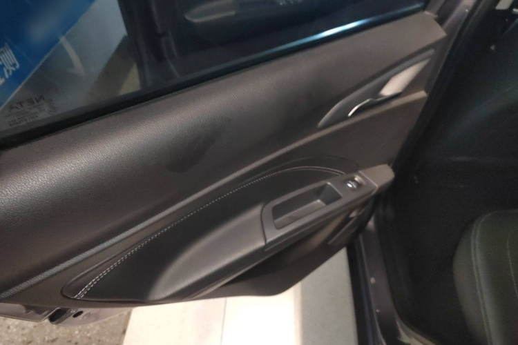 哪吒汽车 哪吒V 2022款 长续航行业定制版中控内饰7008