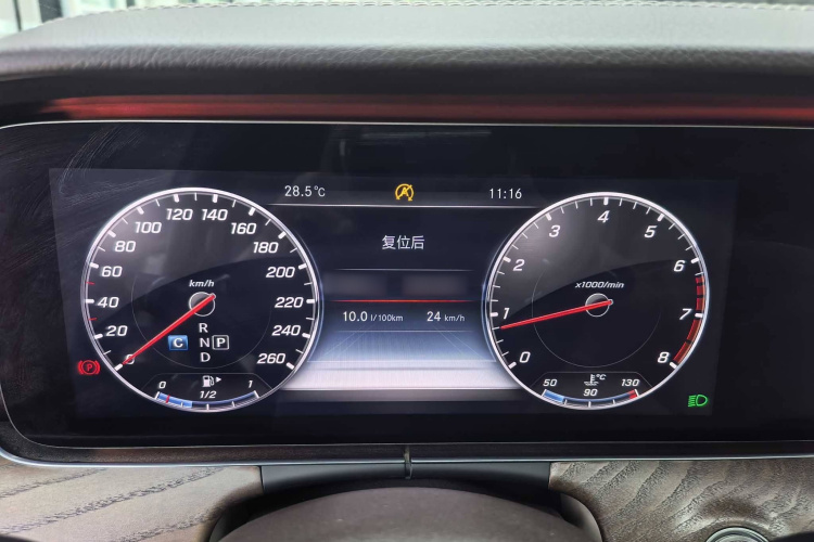 奔驰E级 2018款 E 200 L中控内饰7007