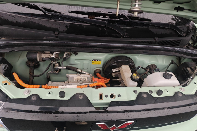 五菱汽车 宏光MINIEV 2021款 马卡龙夹心款 120km 三元锂机舱底盘24