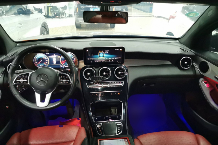 奔驰GLC轿跑 2020款 GLC 260 4MATIC 轿跑SUV中控内饰7002
