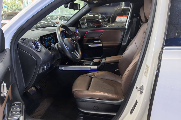 奔驰GLB 2021款 GLB 200 动感型中控内饰7001