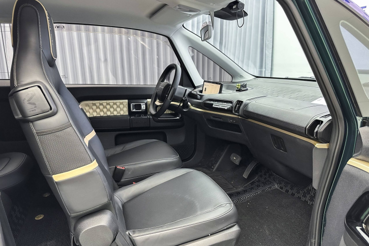 宝骏KiWi EV 2022款 艺术家轻享版 三元锂中控内饰7011