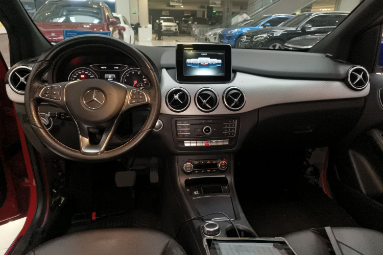 奔驰B级 2015款 B 200 时尚型中控内饰12