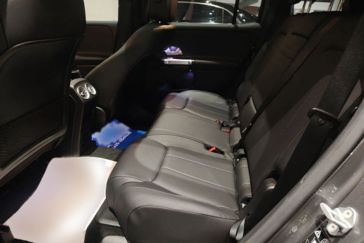 奔驰GLB 2023款 GLB 200 动感型中控内饰7004