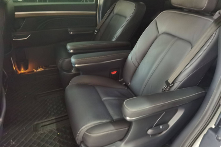 广汽传祺 传祺M8 2021款 领秀系列 390T 尊享版中控内饰21