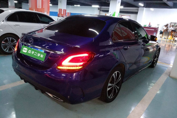 奔驰C级 2019款 C 260 运动版车身外观7