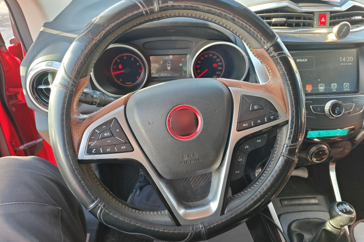 比亚迪 元 2016款 1.5L 手动尊贵型中控内饰13