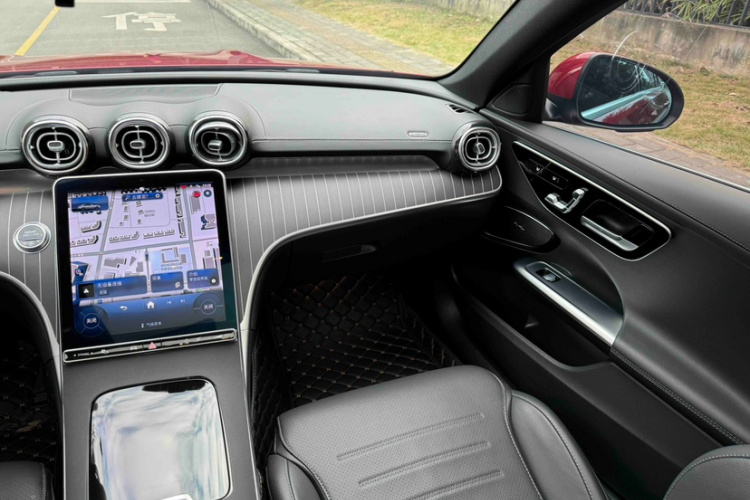 奔驰C级 2023款 改款 C 200 L 运动版中控内饰7002