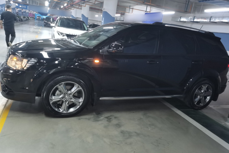 道奇 酷威 2014款 2.4L 两驱旅行版车身外观4