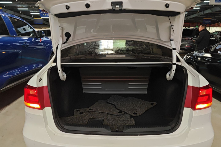 大众 桑塔纳 2015款 1.6L 手动风尚版局部细节23