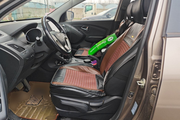 北京现代ix35 2013款 2.0L 自动两驱智能型GLS 国IV中控内饰19