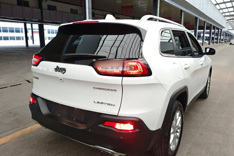 Jeep 自由光 2017款 2.4L 领先版车身外观6005