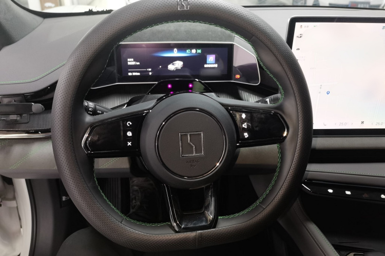 极氪001 2023款 WE版 100kWh局部细节13